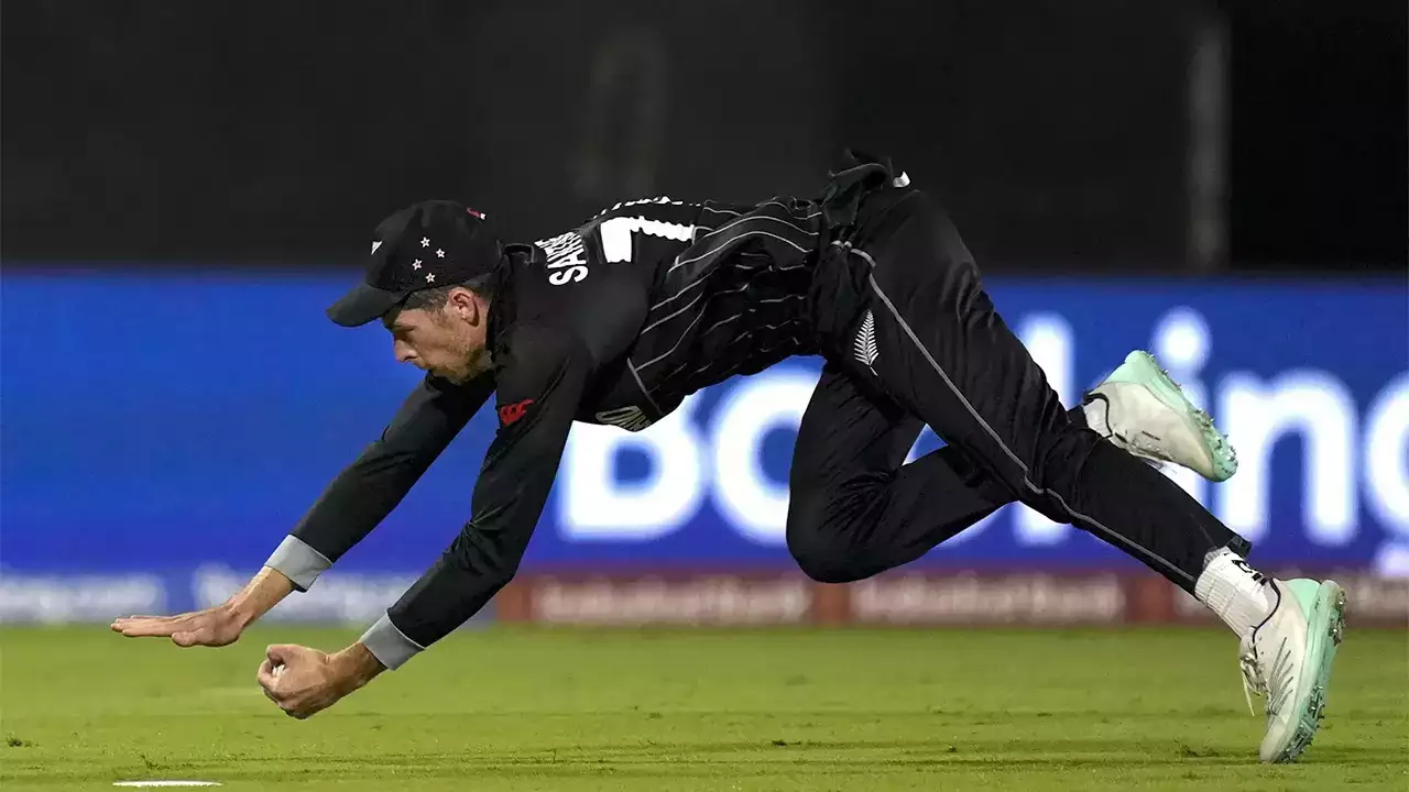 Gold 365 “Stunning Catch: New Zealand Cricketers’ Viral Sensation”