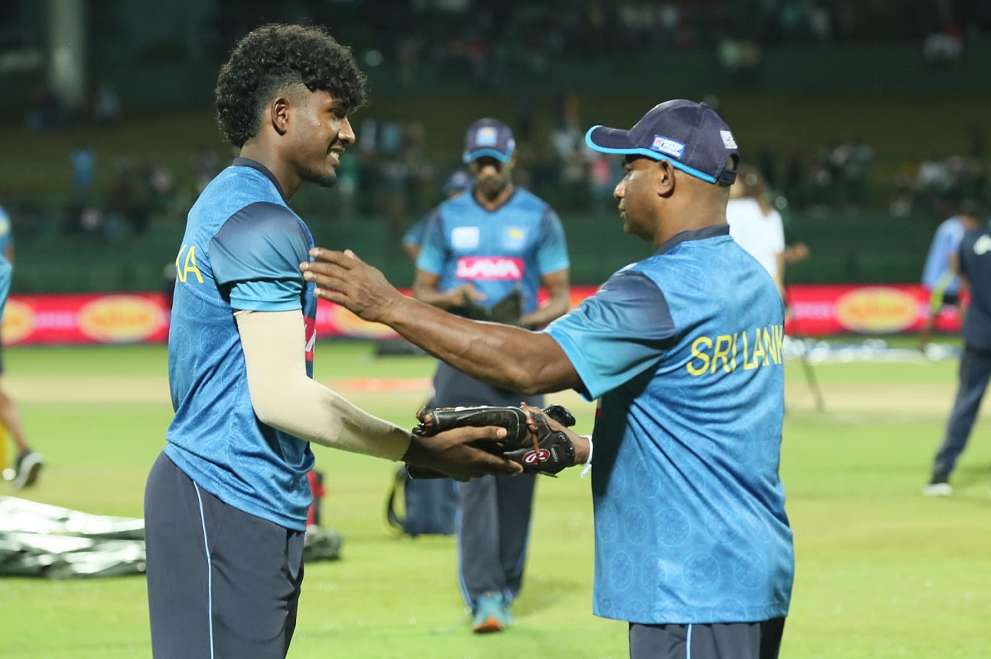 Sri Lanka bowl first, hand debut to Wickramasinghe in final T20I